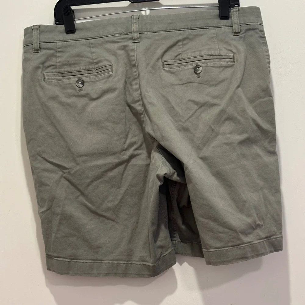 Hawker Rye Mens Chino Shorts Olive Green Gray 34 x 9 Flat‎ Front Cotton Twill